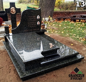 13 pomnik podwójny z krzyżem